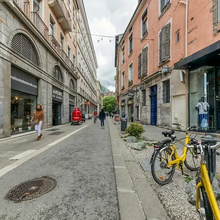 Appartamento L'elegance- Centre Historique- Confort- Netflix- Marche Frais Et Local *