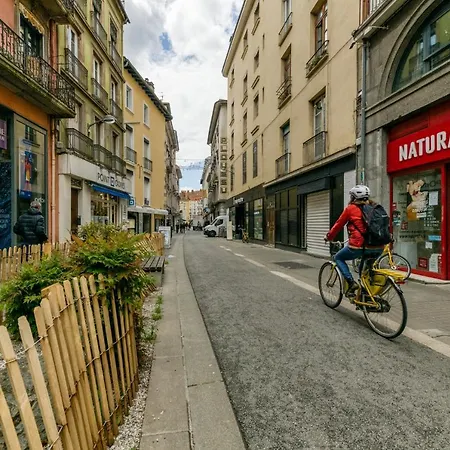 Apartamento L'elegance- Centre Historique- Confort- Netflix- Marche Frais Et Local *